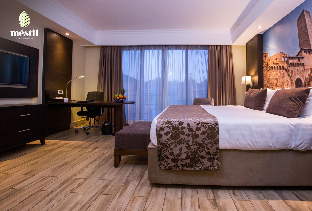 Mestil Hotel & Residences Кампала Экстерьер фото