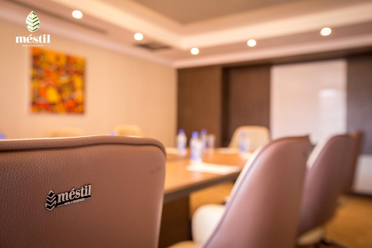 Mestil Hotel & Residences Кампала Экстерьер фото