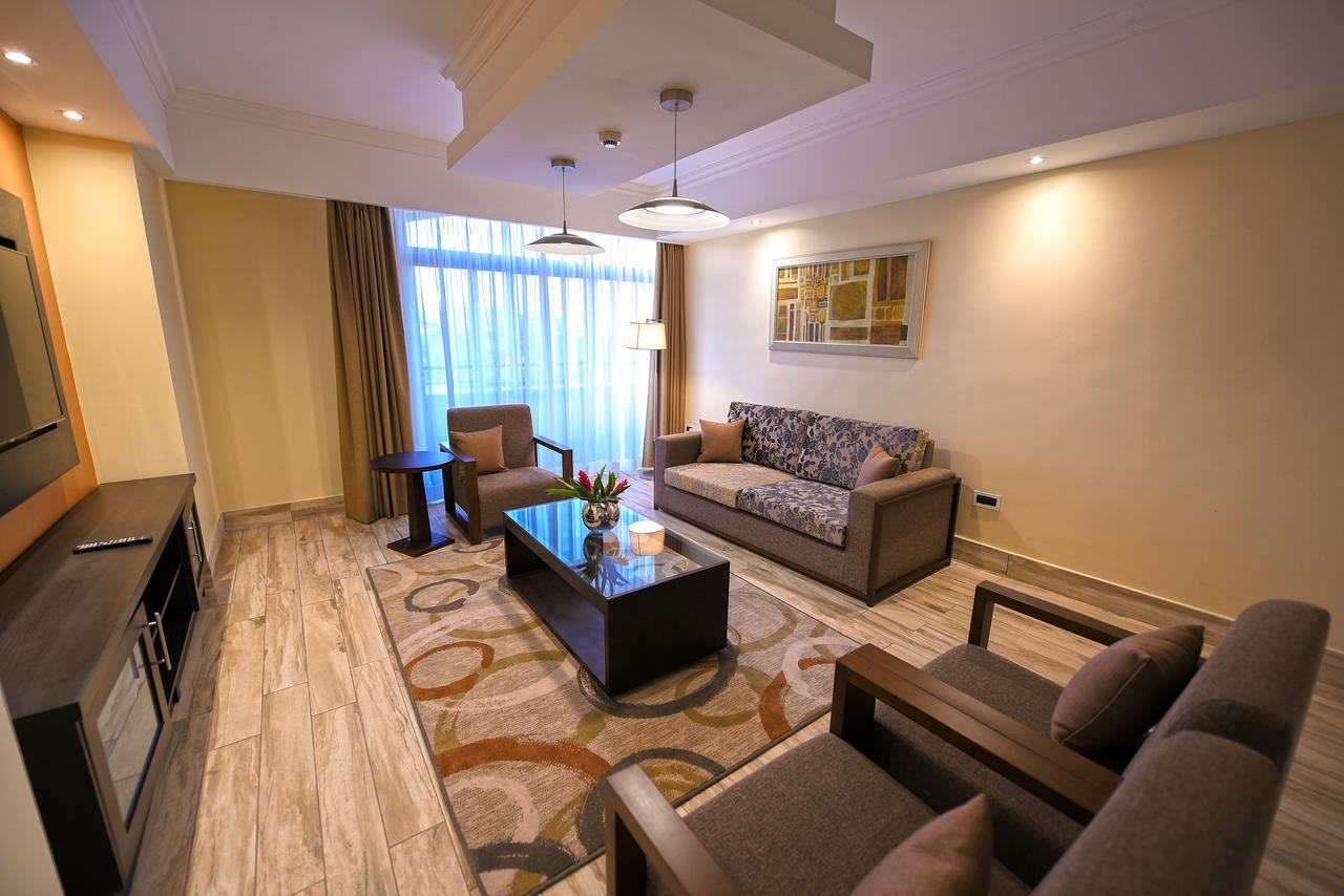Mestil Hotel & Residences Кампала Экстерьер фото