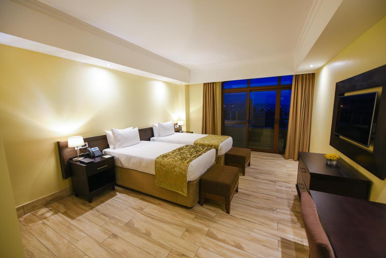 Mestil Hotel & Residences Кампала Экстерьер фото
